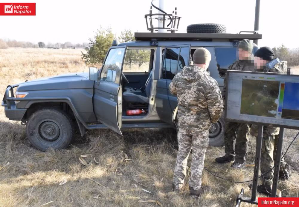 Đối mặt với mô-đun Comet mới này, hệ thống tác chiến điện tử Pokrova tỏ ra “bất lực” và không hiệu quả. Hệ thống của Ukraina bao gồm một thiết bị ăng-ten cố định, liên tục gửi thông tin tín hiệu GNSS sai lệch tới tên lửa và UAV của Nga, nhằm đánh lừa thiết bị.