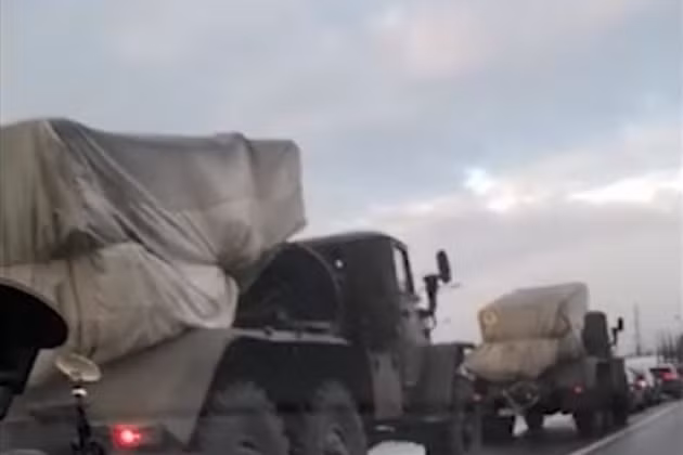 Cách đây ít giờ, cách khu vực Slavyansk không xa, đã xuất hiện nhiều hệ thống pháo phản lực phóng loạt (MLRS) BM-21 Grad của Ukraine, được cho là đang di chuyển về phía giới tuyến, đến khu dân cư Popasnaya hoặc Debaltseve.