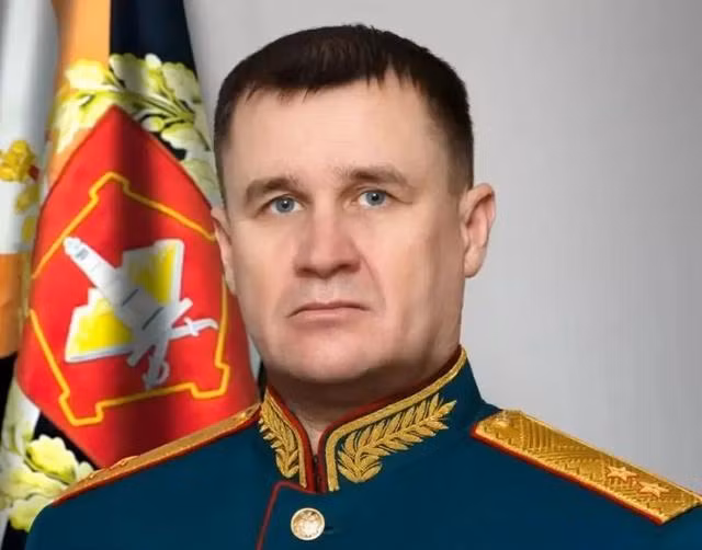 Điều đáng chú ý đó là người chỉ huy chiến dịch Avdiivka là Tướng Andrei Mordvichev, Tư lệnh Quân khu Trung tâm, người vừa được Tổng thống Nga Putin phong tặng danh hiệu Anh hùng Liên bang Nga.