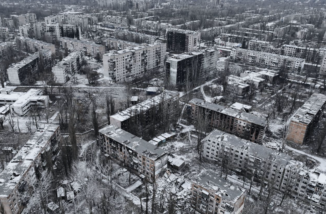 Trước hết có thể khẳng định, Avdiivka đứng vững được trước sức tiến công liên tục của lực lượng dân quân Donetsk (giai đoan đầu cuộc chiến) hay Quân đội Nga (giai đoạn sau này), không phải do có miếng đánh hay, hoặc chỉ huy tài giỏi, mà chính là dựa vào hệ thống công sự kiên cố, vững chắc.