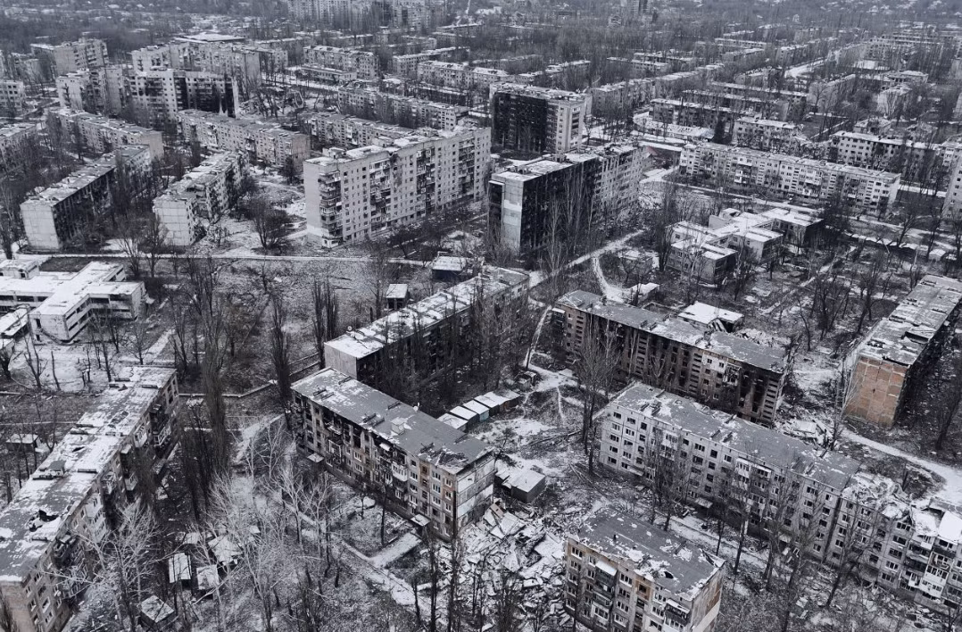 Trước hết có thể khẳng định, Avdiivka đứng vững được trước sức tiến công liên tục của lực lượng dân quân Donetsk (giai đoan đầu cuộc chiến) hay Quân đội Nga (giai đoạn sau này), không phải do có miếng đánh hay, hoặc chỉ huy tài giỏi, mà chính là dựa vào hệ thống công sự kiên cố, vững chắc.