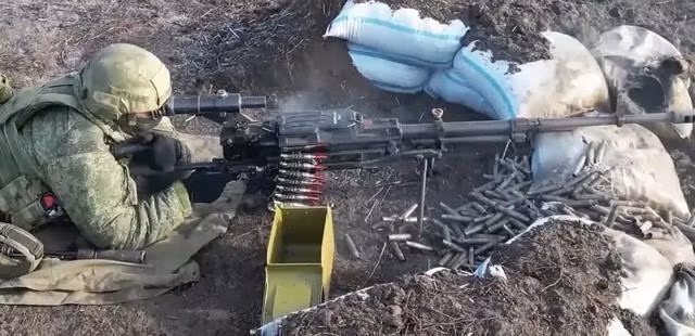 Với hỏa lực chính xác vượt trội gấp hàng chục lần, đặc biệt là việc sử dụng ồ ạt bom phá hạng nặng, đã nhanh chóng chế áp có hiệu quả các trận địa pháo binh, súng cối, các ổ hỏa lực của Quân đội Ukraine; từ đó giảm đáng kể thương vong và tổn thất về vũ khí, trang bị của quân Nga.