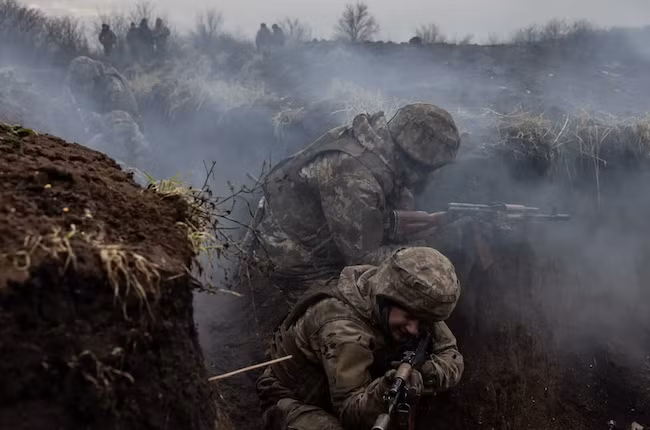 Điều chắc chắn rằng, phát huy chiến quả ở trận Avdiivka, quân Nga sẽ tiếp tục tấn công theo hướng này, tạo thành vùng đệm an toàn cho thành phố Donetsk. Trừ khi quân Ukraine được đầu tư lực lượng đủ mạnh để yểm trợ nơi này, nếu không tuyến phòng thủ này sẽ tiếp tục sụp đổ (Nguồn ảnh: Topwar, Ukrinform, CNN, RIA Novosti).