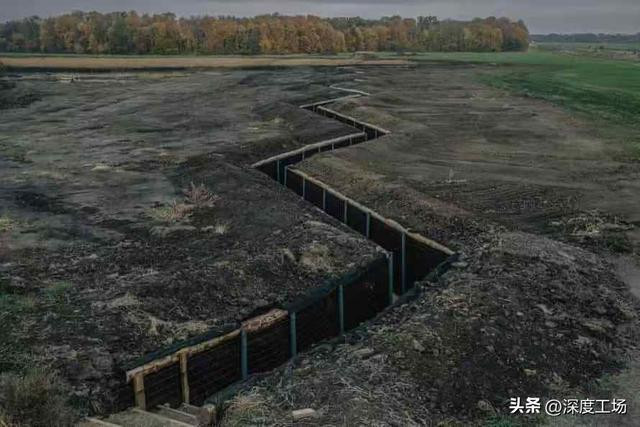 Hiện tại, chiến trường Nga-Ukraine có hai đặc điểm chính, khi RFAF áp dụng chiến lược "nghìn vết cắt", đó là tập trung vào việc tiêu diệt lực lượng của AFU. Trong khi AFU chuyển sang chiến tranh đường hầm và chiến tranh chiến hào, nhưng những bất lợi về trang bị và quân số rất khó khắc phục.