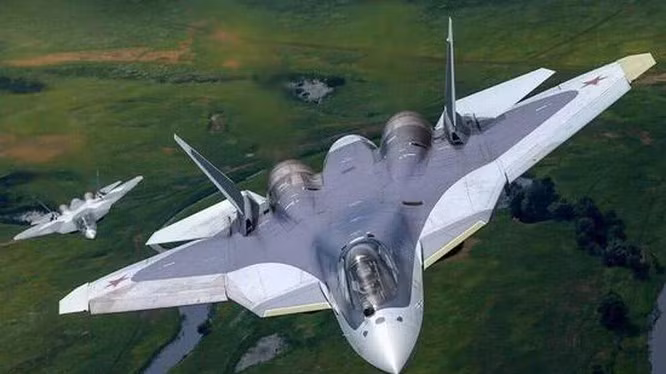 Mặc dù Su-57 đã hoạt động tốt khi mới ra mắt, nhưng nó cũng đã phải nhận rất nhiều lời chỉ trích. Vào tháng 12/2019, chiếc Su-57 sản xuất hàng loạt đầu tiên đã bị rơi trong chuyến bay thử nghiệm ở vùng Viễn Đông của Nga; sự việc này cũng khiến thời gian đưa vào biên chế của Su-57 bị chậm khoảng một năm. 