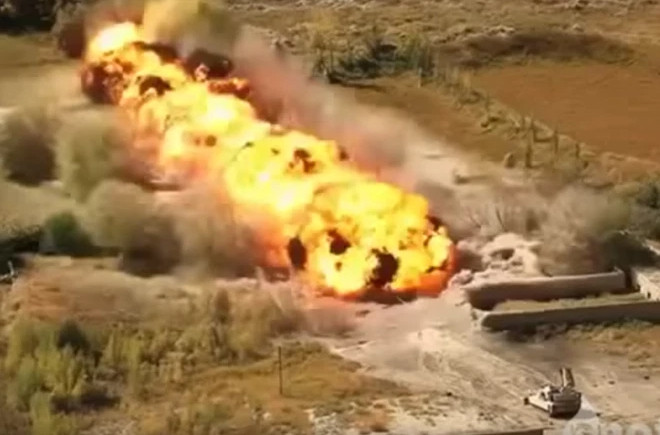 Vì vậy, Quân đội Nga sử dụng xe phá mìn UR-77 để trực tiếp để chiến đấu trong chiến trường đô thị và được sử dụng để phá hủy các tòa nhà. Các bức ảnh trên đường phố tại Deir Ezzor cho thấy, quân Syria đã sử dụng xe phá mìn UR-77, để tấn công các chiến binh chống chính phủ Syria, ẩn náu trong các tòa nhà.