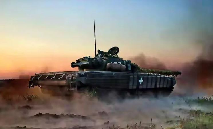 Và thực tế cho đến nay, giới phân tích vẫn chưa hiểu là làm thế nào mà Quân đội Ukraine bỗng có thêm một đoàn xe tăng và thiết giáp lên tới hàng chục nghìn quân, áp sát biên giới Nga, trong điều kiện trinh sát trên không mặt đất “sáng như ban ngày”? Vậy họ đến từ đâu?