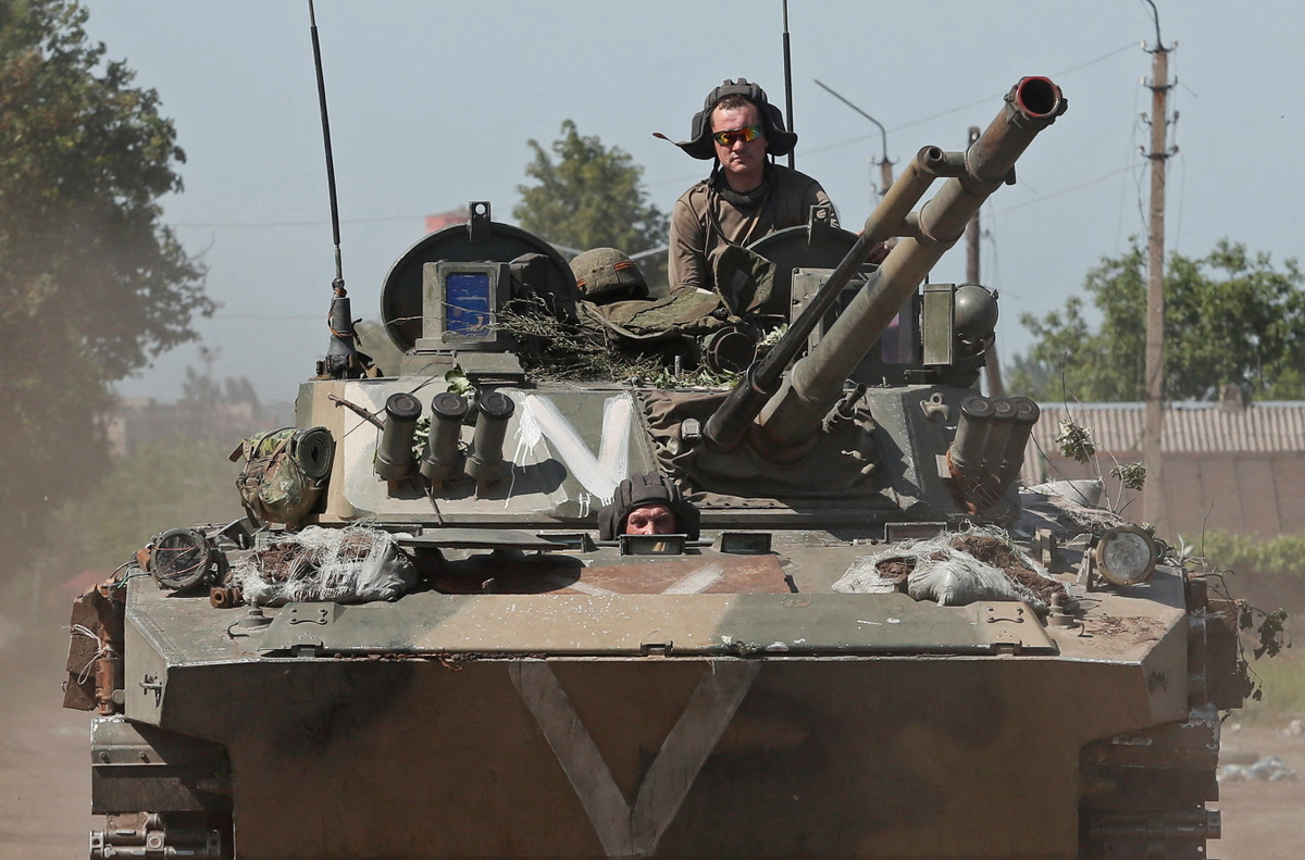 Chiến thắng của Quân đội Nga trên hướng Sieverodonetsk đảm bảo rằng họ có thế chủ động trên chiến trường chắc chắn trong ít nhất vài tháng tới. Tuy nhiên, do tiềm lực của Ukraine đang dần tiêu hao, và các khu vực bị mất đều là các khu công nghiệp nặng và đất đen màu mỡ, nên tài nguyên chiến tranh dành cho họ ngày càng ít đi.