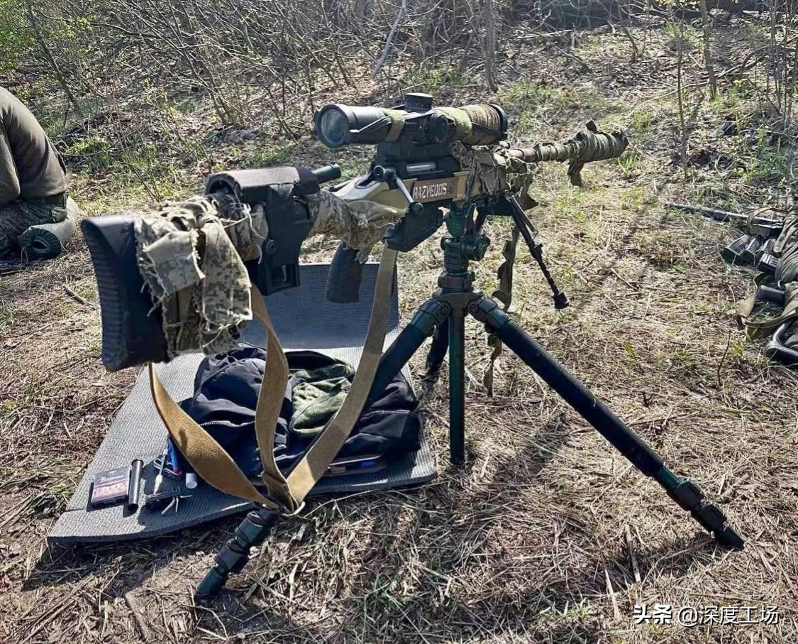 Điều đáng chú ý khi rút lui đó là một số đơn vị của Quân đội Ukraine hoàn toàn quên mất chiến thuật và sự hiệp đồng của họ, mạnh ai lấy chạy và bị các tay súng bắn tỉa của q uân Nga truy sát. Theo phán đoán, rất có thể đây là đơn vị lính nghĩa vụ và chưa được huấn luyện bài bản.