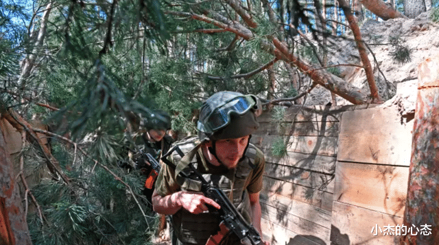 Ngoài ra một tiểu đoàn Lữ đoàn 79 của Ukraine, đã từ chối lệnh của Kiev khi điều họ đến mặt trận Donbass, để hỗ trợ lực lượng phòng ngự tại đây, vì họ không được cung cấp đầy đủ vũ khí và trang thiết bị. Nếu không kịp thời củng cố thế trận phòng ngự, rất có thể khu vực Donbass sẽ nằm hoàn toàn dưới sự kiểm soát của Quân đội Nga.