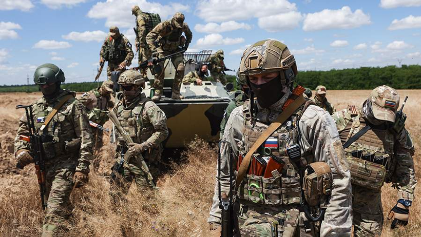 Quân đội Nga đã tràn ngập làng Piski sau những trận giao tranh ác liệt. Tuy nhiên, quân đội Ukraine đã xây dựng trận địa phòng ngự vững chắc tại đây, không chỉ trong làng mà cả ngoài phạm vi. Vì vậy, quân đội Nga và Ukraine vẫn đang giao tranh ác liệt bên ngoài làng Piski.