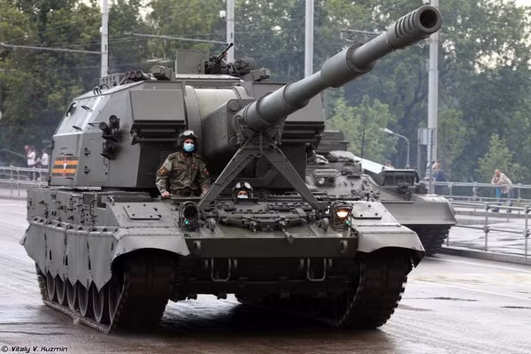 Hiện pháo tự hành Koalitsiya-SV chỉ mới được đưa vào biên chế với số lượng nhỏ trong Quân đội Nga thời gian gần đây. Tuy nhiên, điều quan trọng là các nhà phát triển phải xem xét các sản phẩm của đối thủ cạnh tranh và cách họ giải quyết các vấn đề công nghệ nhất định; chuyên gia Knutov đánh giá.