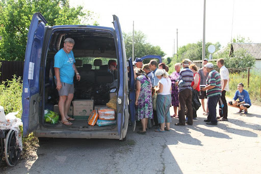 Trong khi đó, bầu không khí hoảng loạn bắt đầu ở Donbass, do lực lượng dân quân ở đây không có khả năng ngăn chặn đòn tiến công của Quân đội Ukraine. Tại nước cộng hòa nhân dân Donetsk (DPR) tự xưng, hoảng loạn bắt đầu, do Quân đội Ukraine có khả năng bị bao vây một khu vực rộng lớn ở phía nam Donetsk.