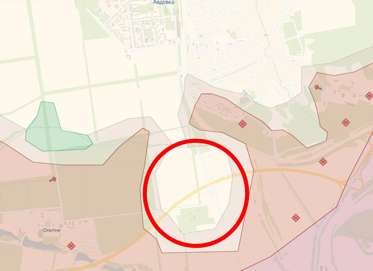 Trong thành phố Avdiivka, có một số khu vực đã được Quân đội Ukraine xây dựng trở thành những cứ điểm phòng ngự kiên cố; trong đó có trận địa phòng không “Zenit”. Nơi đây cùng với khu vực “Bãi săn của Sa hoàng”, trở thành trận địa phòng ngự hiểm hóc của quân Ukraine ở phía nam Avdiivka. 