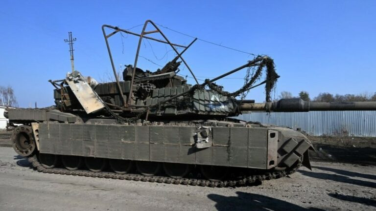 David Axe cho rằng, các đơn vị AFU phải rút đi rất nhanh và có lẽ là vào ban đêm, vì vậy họ không có thời gian mang theo vũ khí hạng nặng. Do vậy AFU đã bỏ lại tất cả số vũ khí hạng nặng mà họ không thể mang theo, và để lại cho RFAF thu giữ. 