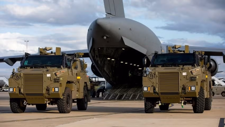 Một số người dùng mạng xã hội cho rằng: "AFU giao hàng nhanh cho RFAF, và đó là loại giao tận cửa. Xe bọc thép của Australia được giao thẳng đến cửa, và RFAF thậm chí không cần phải tự lấy chúng”, “Thiết kế ban đầu của Bushmaster là để chống mìn, nhưng không ngờ nó lại không thể ngăn chặn được chiến thuật 'mất tích' của AFU". 