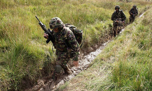 Nguồn tin cho biết thêm: “Lữ đoàn phản ứng nhanh đã được thông báo rằng, có thể cần phải triển khai rất nhanh từ 400 đến 600 quân. Trang bị của họ được đóng gói và họ dự định bay đến Ukraine bằng hạ cánh xuống sân bay hoặc nhảy dù. Họ đã chuẩn bị sẵn sàng cho cả hai trường hợp”.