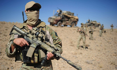 Tờ Tấm gương của Anh cho biết: “Một lực lượng đặc nhiệm gồm 600 quân đã sẵn sàng triển khai tới Ukraine, trong bối cảnh lo ngại Nga có thể xâm lược nước láng giềng. Các đơn vị đặc nhiệm (SAS) của Lữ đoàn đổ bộ đường không đã được thông báo rằng, họ có thể thực hiện nhiệm vụ ở Ukraine trong vòng vài giờ tới”.