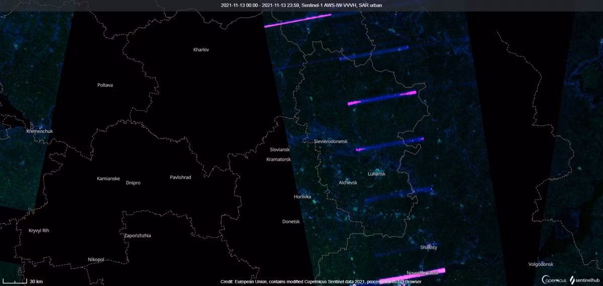 Đáng chú ý là việc triển khai các hệ thống phòng không S-400 diễn ra, sau khi Quân đội Ukraine bắt đầu liên tục sử dụng UAV vũ trang Bayraktar TB2 của họ, để điều chỉnh cho pháo binh thực hiện các cuộc tấn công ở Donbass và tấn công bằng tên lửa trực tiếp vào mục tiêu.