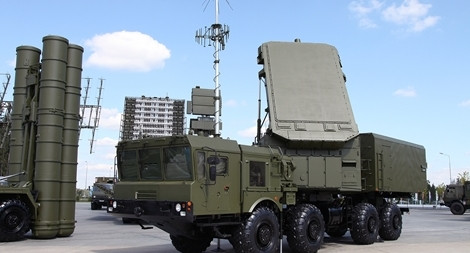 Được biết, các tổ hợp S-400 không gặp bất kỳ trở ngại nào, khi có khả năng phát hiện các UAV TB2 do Thổ Nhĩ Kỳ sản xuất ở khoảng cách vài trăm km. Rất có thể những thông tin tình báo này sẽ được Nga chuyển trực tiếp cho lực lượng dân quân ly khai để tiến hành phòng tránh, đánh trả loại UAV nguy hiểm này.