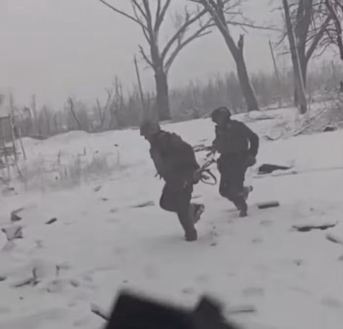 Không giống như mô hình "chú trọng số lượng hơn chất lượng" khi mở rộng lực lượng của quân đội Ukraine, quân đội Nga đã đạt được hiệu quả chiến đấu nhanh chóng, bằng cách triển khai quân mới vào các chiến trường cường độ cao và phân bổ nguồn lực theo thứ tự ưu tiên.