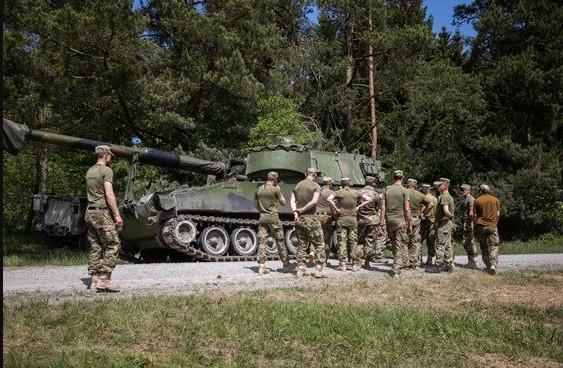 Theo Military Balance 2021, quân đội Na Uy có tổng cộng 48 pháo tự hành bánh xích 155mm, bao gồm 24 khẩu K9 Thunder của Hàn Quốc và 24 khẩu M109A3GN; nhưng số pháo M109A3GN sẽ sớm được rút khỏi biên chế.