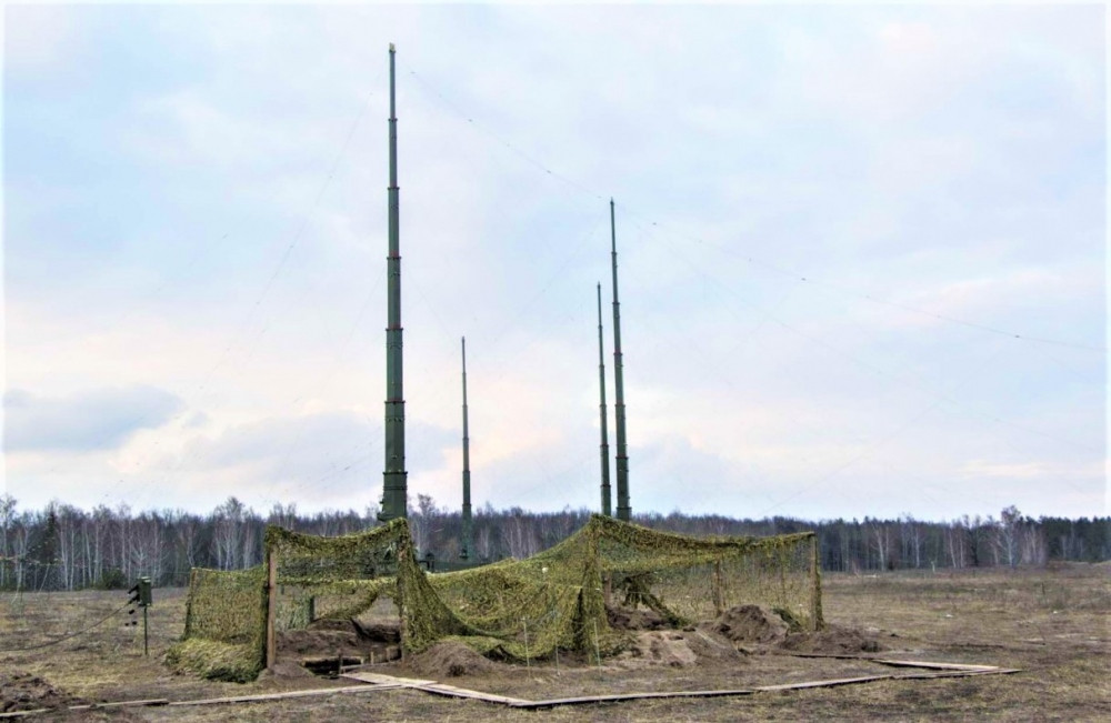 Nga còn có những hệ thống EW có thể ngăn chặn tín hiệu phát đi từ các đài phát thanh và truyền hình, trạm chỉ huy liên lạc, đài vô tuyến và mô-đun của mạng di động và các mạng khác.