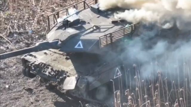 Hãng tin TASS của Nga ngày 9/10 dẫn lời Bộ Quốc phòng Nga cho biết, trong bốn tháng qua, “Cụm quân phía Nam” của Quân đội Nga ở chiến trường Ukraine đã phá hủy 6 xe tăng Leopard-2 bằng máy bay không người lái mang vũ khí (UAV FPV).