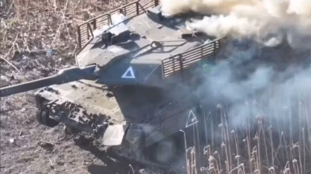 Hãng tin TASS của Nga ngày 9/10 dẫn lời Bộ Quốc phòng Nga cho biết, trong bốn tháng qua, “Cụm quân phía Nam” của Quân đội Nga ở chiến trường Ukraine đã phá hủy 6 xe tăng Leopard-2 bằng máy bay không người lái mang vũ khí (UAV FPV).