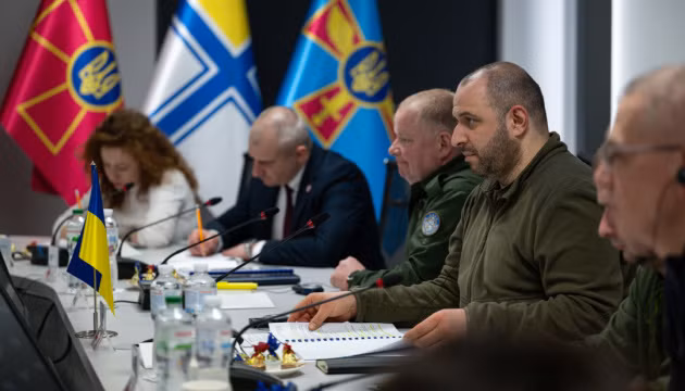 Theo phân tích, lực lượng chiến đấu Ukraine không chỉ cạn gần như toàn bộ vũ khí, đạn dược do nước ngoài viện trợ; mà còn xóa sạch toàn bộ 200.000 quân dự bị chiến lược. Tình hình bất lợi như vậy đã cản trở lực lượng chiến đấu ở tiền tuyến Ukraine thực hiện các hoạt động quân sự cần thiết.