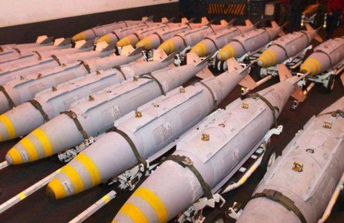 Đại tướng Mỹ James Hecker, đại diện của Lực lượng Không quân Mỹ tại Châu Âu và Châu Phi tiết lộ rằng, lô bom lượn có điều khiển JDAM-ER đầu tiên đã đến Ukraine cách đây ba tuần và Quân đội Ukraine đã đưa chúng vào chiến đấu.