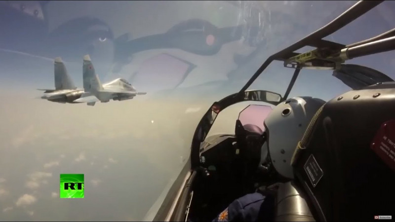 Trong đó không quân Nga có 132 máy bay chuyên dụng; 739 máy bay tấn công, 445 máy bay vận tải quân sự, 772 máy bay chiến đấu và 552 máy bay huấn luyện chiến đấu. Như vậy so sánh số lượng Không quân Ukraine có tổng 206 máy bay các loại, bằng 7,8% số máy bay so với của Nga (2.640 chiếc).