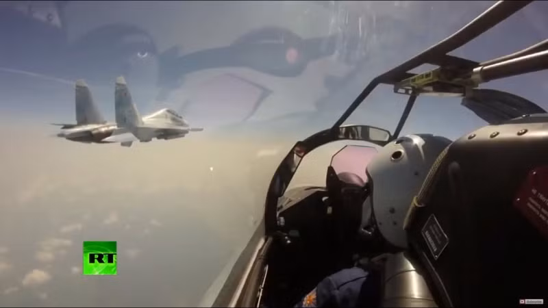 Trong đó không quân Nga có 132 máy bay chuyên dụng; 739 máy bay tấn công, 445 máy bay vận tải quân sự, 772 máy bay chiến đấu và 552 máy bay huấn luyện chiến đấu. Như vậy so sánh số lượng Không quân Ukraine có tổng 206 máy bay các loại, bằng 7,8% số máy bay so với của Nga (2.640 chiếc).