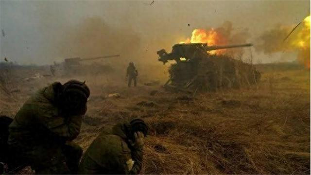 Kể từ khi bắt đầu trận Kharkov lần thứ ba, Quân đội Nga ở mặt trận Donetsk đã lợi dụng số lượng lớn quân Ukraine di chuyển về phía bắc, để tiếp viện cho Kharkov và tận dụng tối đa vị trí chiến lược của trung tâm giao thông Donetsk để đạt được cuộc tấn công toàn diện.