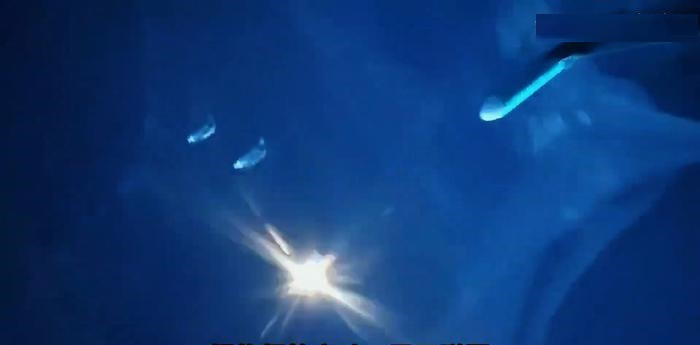 Trong video do Bộ Quốc phòng Nga công bố ngày 4/4/2024 cho thấy, máy bay tiêm kích bom Su-34 đã thả 4 quả bom nhiệt áp ODAB-500. Đoạn video ghi lại cảnh một chớp sáng ngắn trên quả bom cho thấy, chốt nổ đã kích hoạt, mở ra các cánh lượn của mô-đun UMPK và đưa quả bom bay đến mục tiêu.