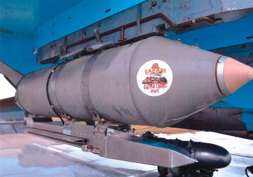 Còn bom nhiệt áp ODAB-500 là loại bom nhiên liệu-không khí (FAE) được Nga phát triển và sử dụng. Những quả bom này được thiết kế để tạo ra vụ nổ có sức tàn phá rất cao, chỉ đứng sau vũ khí hạt nhân.