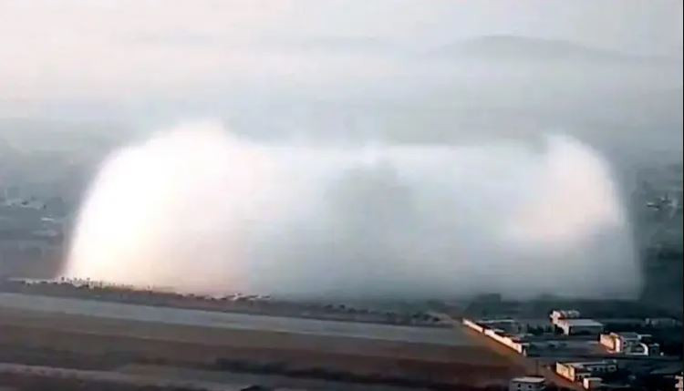 Nguyên lý hoạt động của bom nhiệt áp đó là khi cách mặt đất khoảng 10 mét, quả bom được kích nổ, giải phóng một đám mây khí dung dễ cháy. Đám mây khí dung sẽ bao phủ hoàn toàn khu vực mục tiêu, xâm nhập vào mọi ngóc ngách được bảo vệ, mà bom đạn thông thường không thể tiêu diệt hiệu quả.