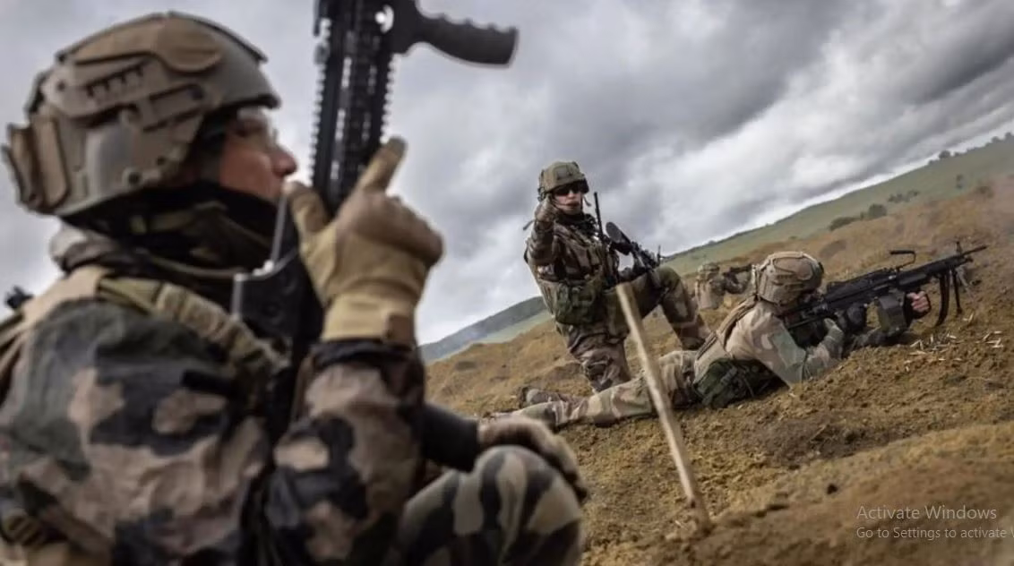 Hầu hết những tân binh này đều được tuyển dụng, thông qua thực hiện nghĩa vụ quân sự bắt buộc và được đưa ra tiền tuyến sau một thời gian huấn luyện ngắn. Tuy nhiên, thời gian ở chiến trường của họ thường rất ngắn ngủi, chỉ tồn tại ở tiền tuyến vài ngày, trước khi biến mất không dấu vết.