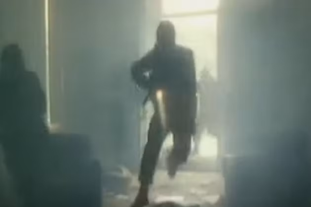 Rất có thể, những lực lượng này cũng giả dạng dân thường, thậm chí là nói tiếng Nga; tình huống này có thể giúp họ "thoát" khỏi vòng vây Mariupol. Vì vậy, Quân đội Nga chắc chắn sẽ hết sức thận trọng và quyết tâm “bắt cá lớn”.