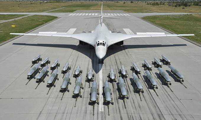 Nhưng Tu-160 đã làm được điều đó một cách vi diệu, thật không thể tin được! Đối với Nga, vị thế của chiếc máy bay ném bom chiến lược Tu-160 trong lực lượng phòng thủ của họ, tương đương với tình trạng hiện tại của J-20 ở Trung Quốc hiện nay. Đơn giản Tu-160M không phải để đem bán.