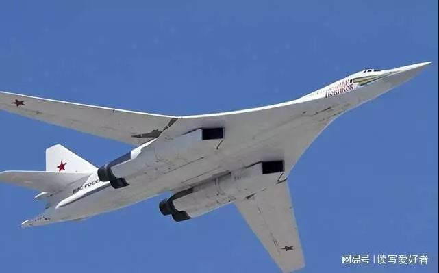 Theo hiện định phân chia tài sản sau khi Liên Xô tan rã, 19 chiếc máy bay ném bom chiến lược Tu-160 trở thành một phần tài sản của Ukraine và Ukraine cũng làm chủ được một số công nghệ nhất định. 