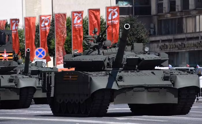 Hiện tại, Nhà máy Thiết bị đầu máy Ural của Nga có kế hoạch khởi động lại dây chuyền sản xuất xe tăng chiến đấu chủ lực T-80, nhằm bổ sung cho nhu cầu hỏa lực ngày càng lớn và tổn thất xe tăng của Quân đội trên chiến trường Ukraine.