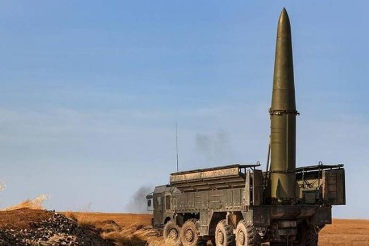 Rất có thể, trận đại chiến Donbass sẽ trở thành một cuộc chiến tiêu hao lâu dài. Dù quân đội Nga đã triển khai 4 lữ đoàn tên lửa đạn đạo chiến thuật Iskander, nhưng các tên lửa đạn đạo không thể cắt đứt hệ thống đường sắt và đường cao tốc, của một quốc gia rộng lớn như Ukraine.