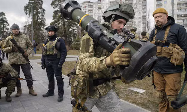 Cho đến nay, 3 tuyến tiếp tế hậu cần lớn của Cụm tập đoàn quân Ukraine tại Donbas vẫn không bị cản trở. Do đó Quân đội Ukraine liên tục bổ sung quân số và vận chuyển vũ khí, trang thiết bị tới vùng Donbas.