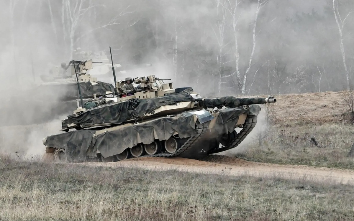 Dưới ảnh hưởng của nhiều yếu tố khác nhau, xe tăng Abrams và các xe tăng khác của NATO đã trở thành “con mồi” cho Quân đội Nga. Trước sự đe dọa của vũ khí chống tăng, nhất là UAV của Nga, Mỹ không hài lòng với điều đó và đang tìm mọi cách để hạn chế UAV của Nga.