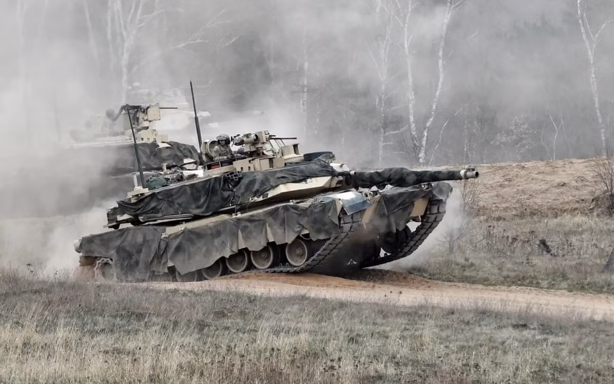 Dưới ảnh hưởng của nhiều yếu tố khác nhau, xe tăng Abrams và các xe tăng khác của NATO đã trở thành “con mồi” cho Quân đội Nga. Trước sự đe dọa của vũ khí chống tăng, nhất là UAV của Nga, Mỹ không hài lòng với điều đó và đang tìm mọi cách để hạn chế UAV của Nga.