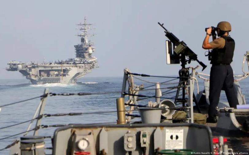 Mục đích của Houthi là dùng số UAV thu hút sự chú ý của các hệ thống radar và đánh chặn của các tàu chiến Mỹ, tạo cơ hội cho một cuộc tấn công tên lửa thực sự. Tuy nhiên những UAV chạy bằng động cơ đốt trong này, thực sự khó có năng lực để xuyên thủng hàng phòng ngự của tàu Aegis. 