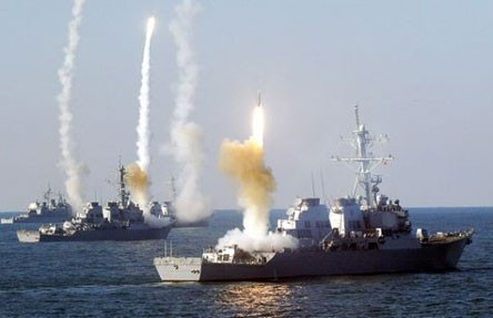 Với kiểu ra đòn “kinh hoàng” như vậy, liệu tên lửa của Houthi có đẩy các tàu chiến Mỹ và Anh vào tình thế tuyệt vọng? Nhiệm vụ của tàu Aegis của Mỹ lúc này phải đánh chặn 20 tên lửa chống hạm của Houthi cùng lúc tấn công trong vòng 5 phút. 