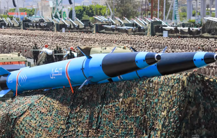 Hãng tin Sputnik của Nga ngày 12/1 đưa tin, lực lượng vũ trang Houthi do Iran hậu thuẫn ở Yemen đã tiến hành cuộc tấn công tên lửa “lớn nhất thế kỷ” nhằm vào hạm đội Mỹ-Anh trên khu vực Biển Đỏ, với mục đích là “gây tiếng vang”, đe dọa Mỹ ở khu vực Trung Đông.