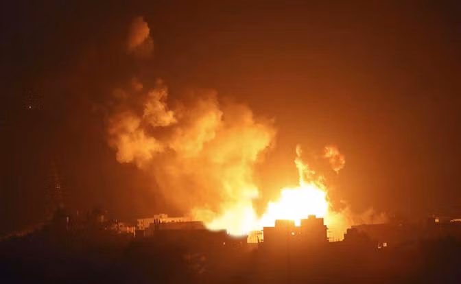 Thư ký báo chí của Văn phòng công tố Donetsk đã cung cấp thông tin cho kênh Ze-TV của Ukraine, “Vào ngày 3 - 4/1, quân Nga đã tiến hành các cuộc không kích mạnh mẽ vào Avdiivka bằng bom FAB-500. Sự tàn phá thật thảm khốc”.